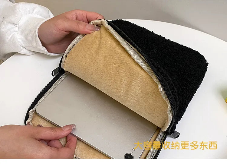 Housse tablette / ordinateur en peluche