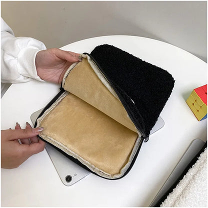 Housse tablette / ordinateur en peluche