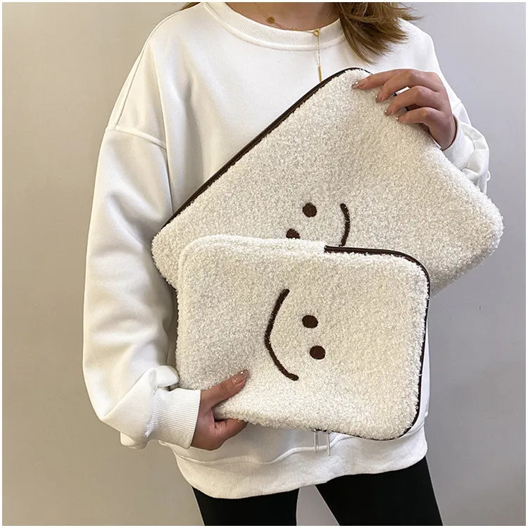 Housse tablette / ordinateur en peluche