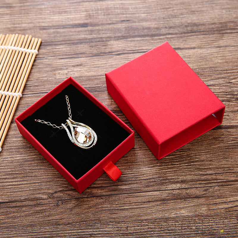 Boîte à bijoux rouge