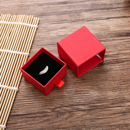 Boîte à bijoux rouge