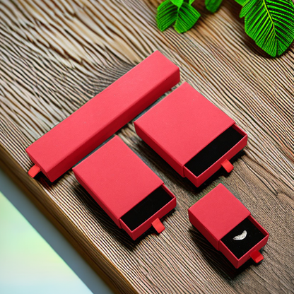 Boîte à bijoux rouge