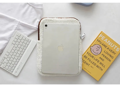 Housse tablette / ordinateur en peluche